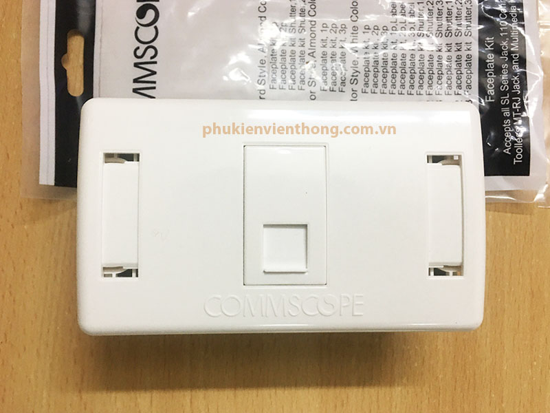 Mặt wallplate hình chữ nhật 1 cổng Commscope mẫu mới