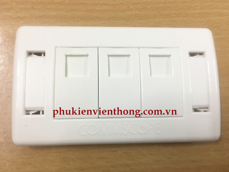 Mặt 3 cổng âm tường Commscope hình chữ nhật mẫu mới